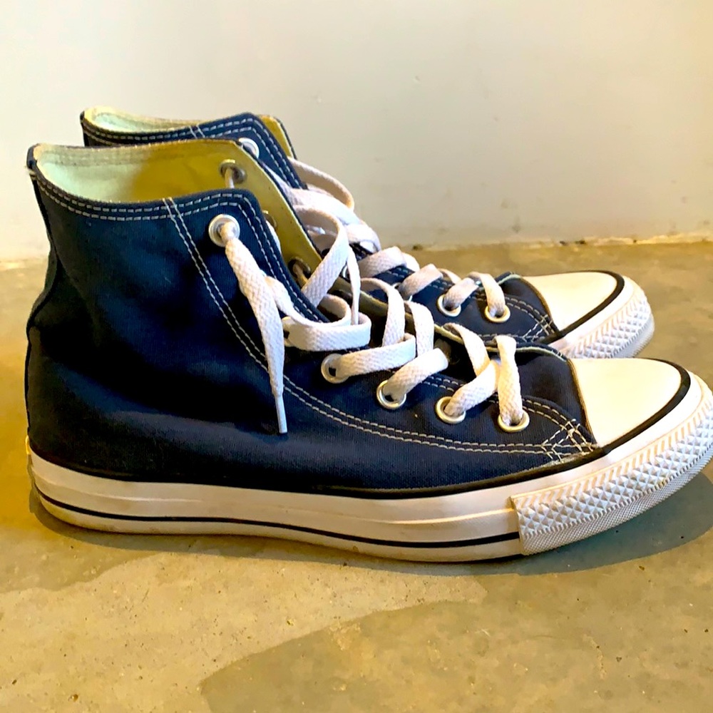 Chuck Taylor All Star Classic Navy Hi Tops
